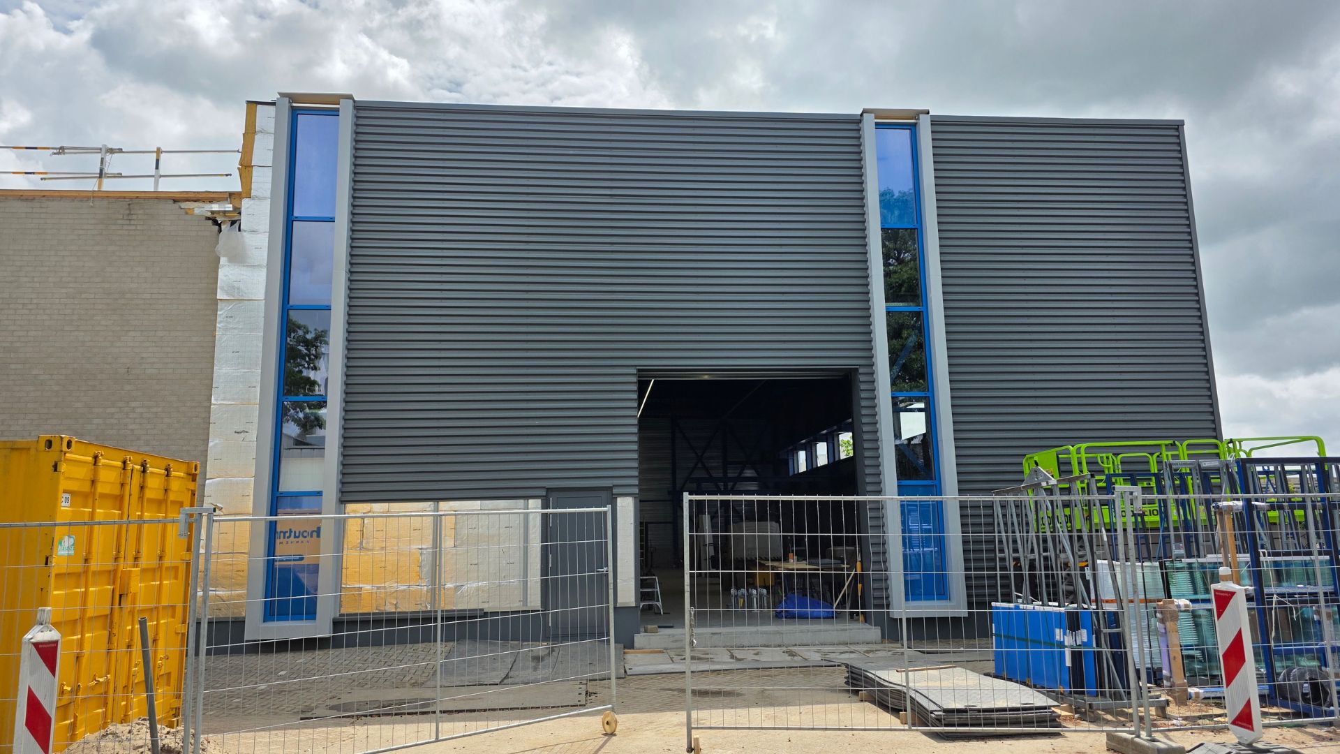 Aluminium gevelbekleding van een gebouw