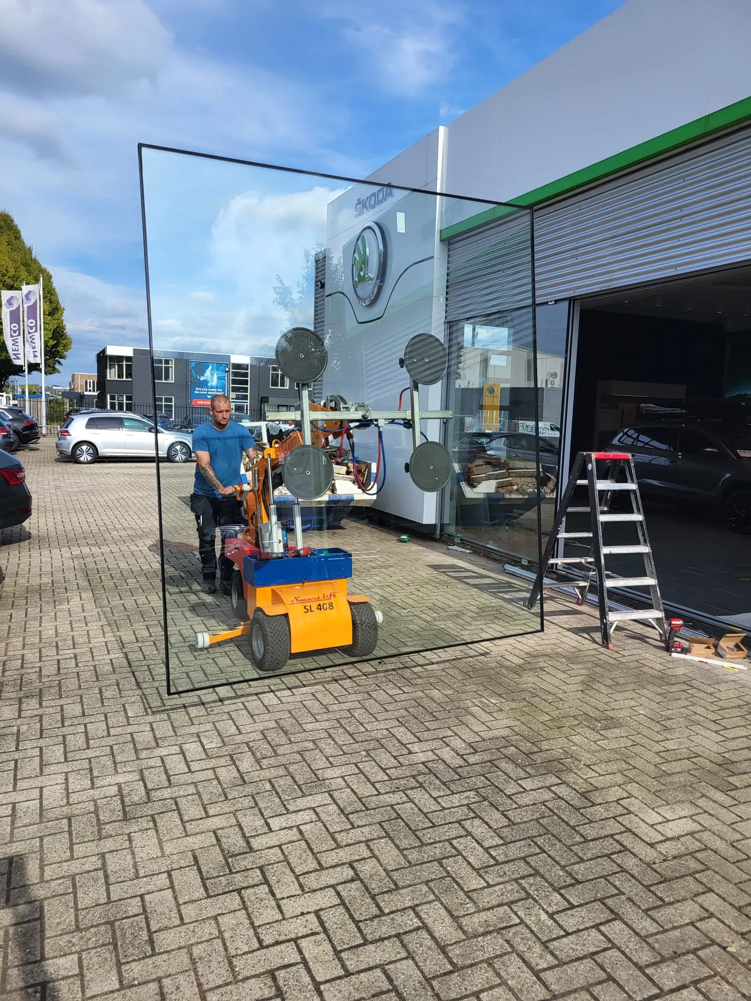 Glasplaat monteren met een vacuümzuiger